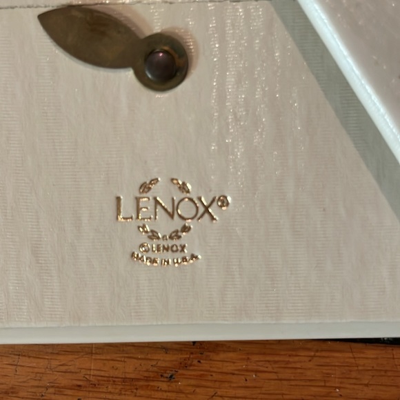 Vintage Lenox 4x6 Picture frame - Picture 4 of 5